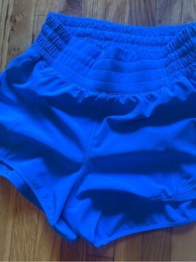 lululemon athletica Women's Hotty Hot low rise shorts - Royal Blue